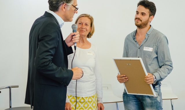 Matthias Langenohl (Eversfrank Gruppe) und Angelika Willigerod-Bauer & Hussam AlZaher vom Flüchtling-Magazin. Foto: Eversfrank Gruppe