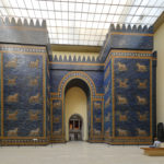 Das Ishtar-Tor im Pergamon-Museum in Berlin. Foto: Radomir Vrbovsky via wikimedia unter CC BY-SA 4.0 Lizenz