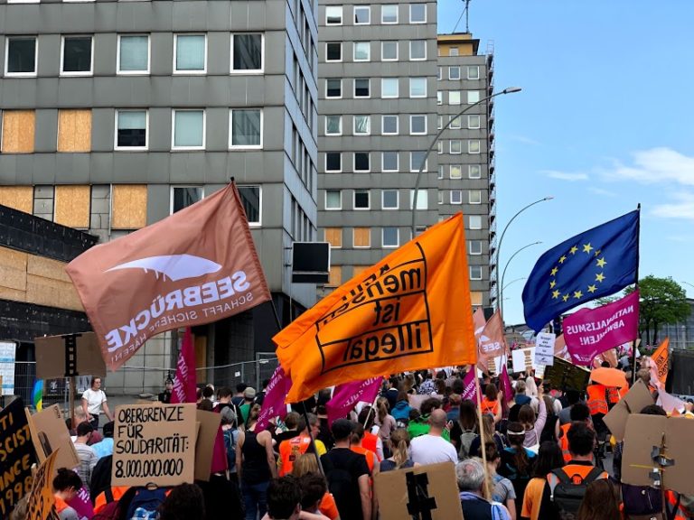 Geflüchtete auf einer Demo